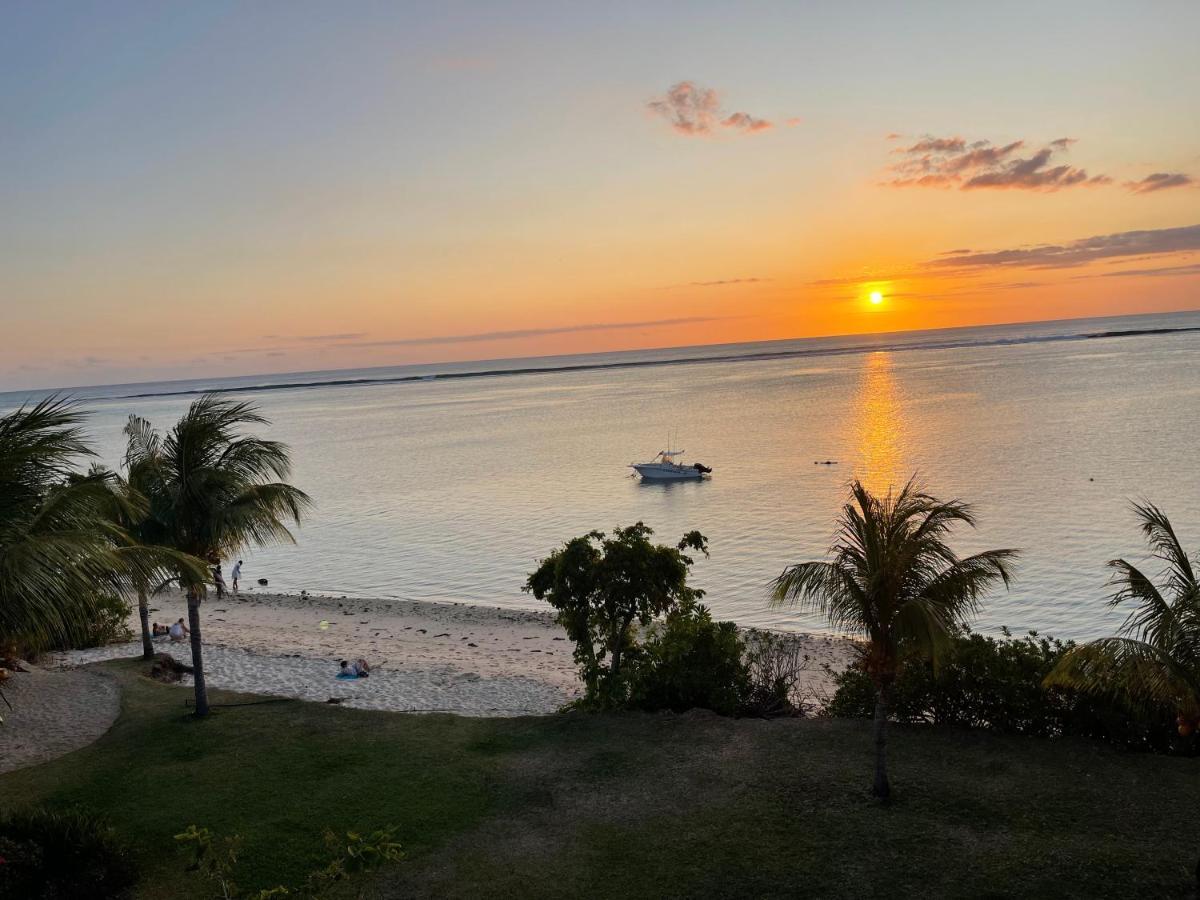 Cap Ouest Beachfront Luxury Penthouse & Apartment Flic-en-Flacq Buitenkant foto