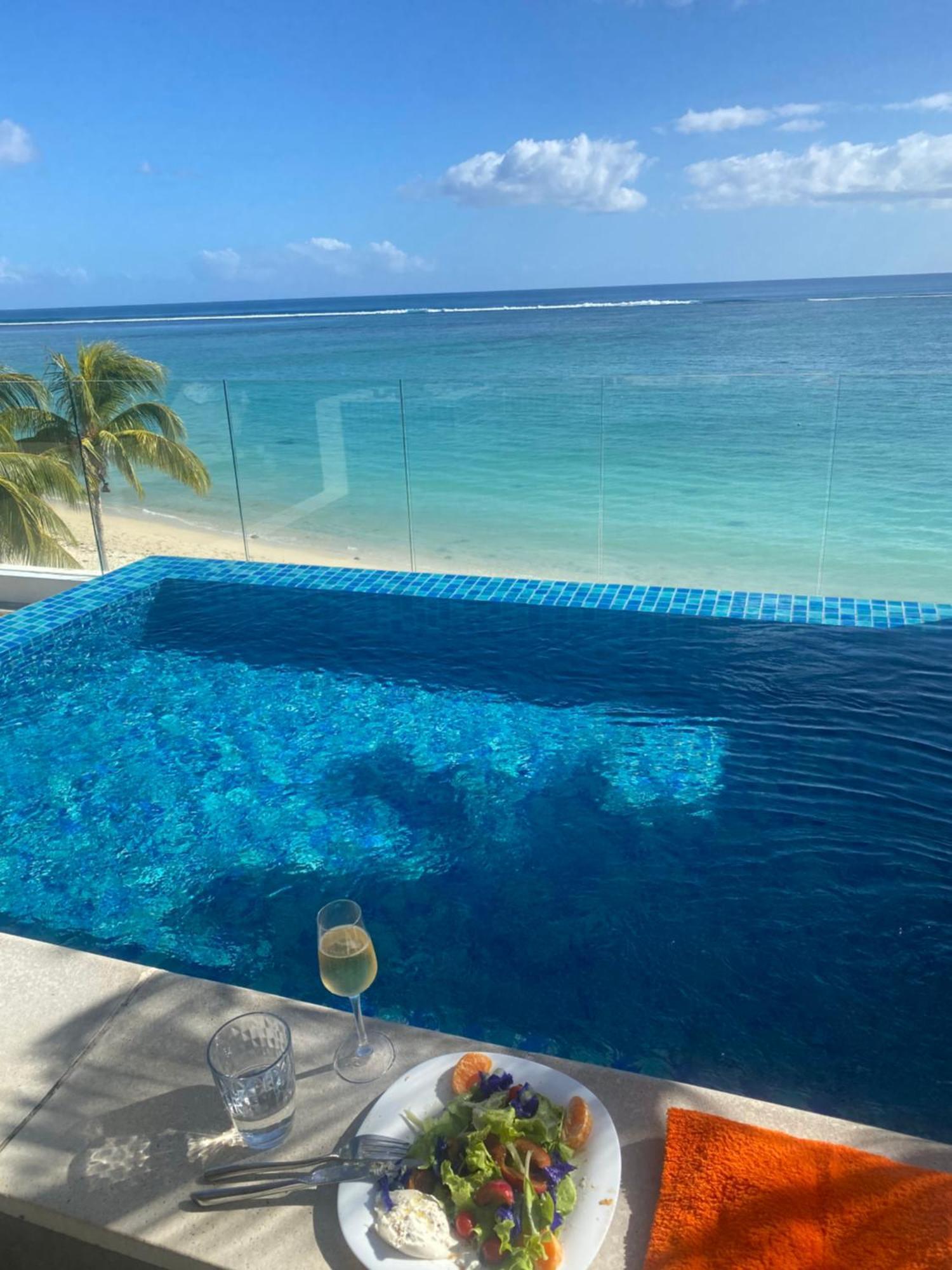 Cap Ouest Beachfront Luxury Penthouse & Apartment Flic-en-Flacq Buitenkant foto
